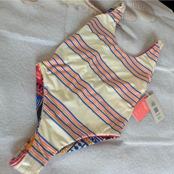 NWT Maaji Paradise Postals Claire Classic One Piece - Picture 13 of 14